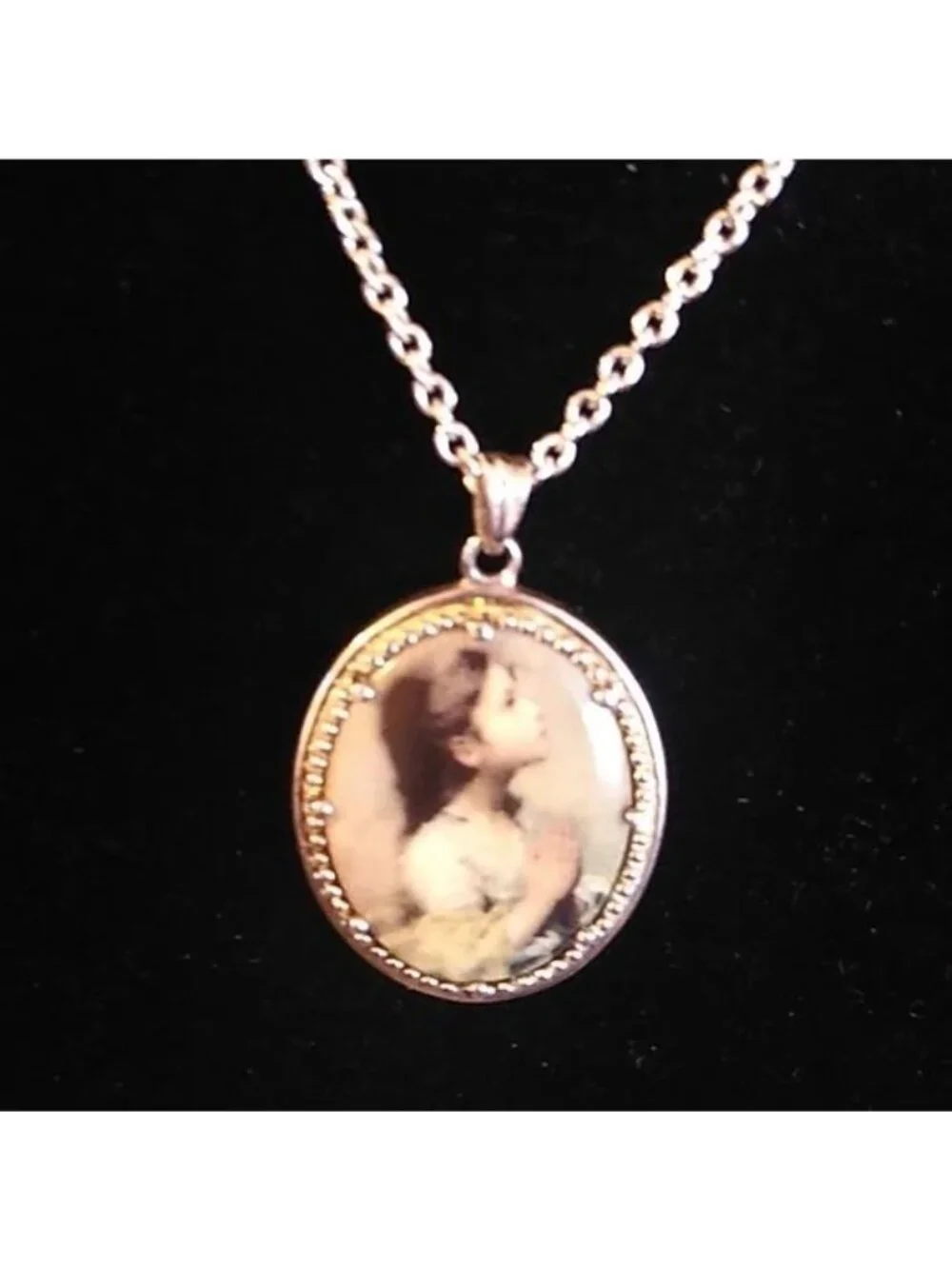 Vintage JCM Jacmel Mauritius Girl Praying Oval pendant 925 Sterling